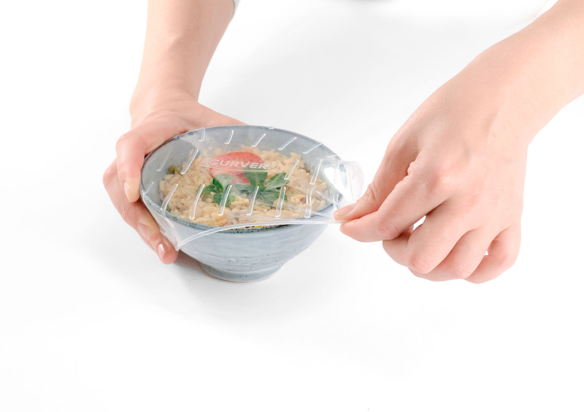 Photo bol de riz avec main